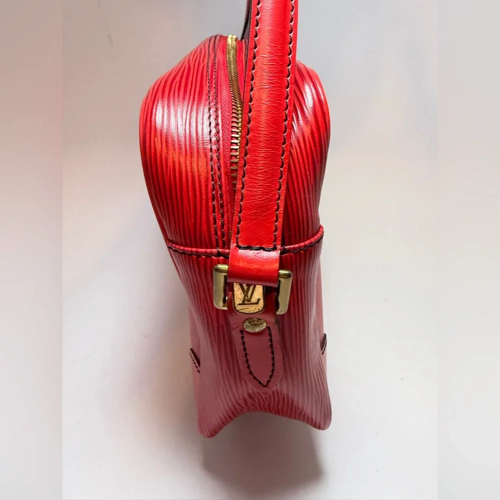 Louis Vuitton Trocadero 27 Red Epi Leather Crossbody Unisex